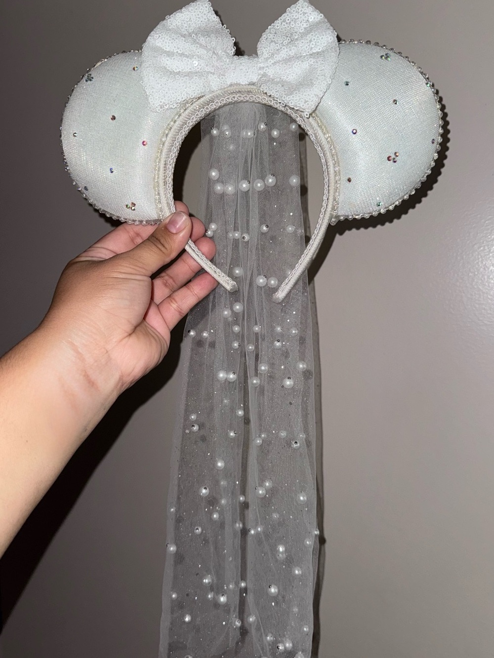 Disney White Pearl Sequin Veil Minnie Ears Headband - Picture 3 of 3